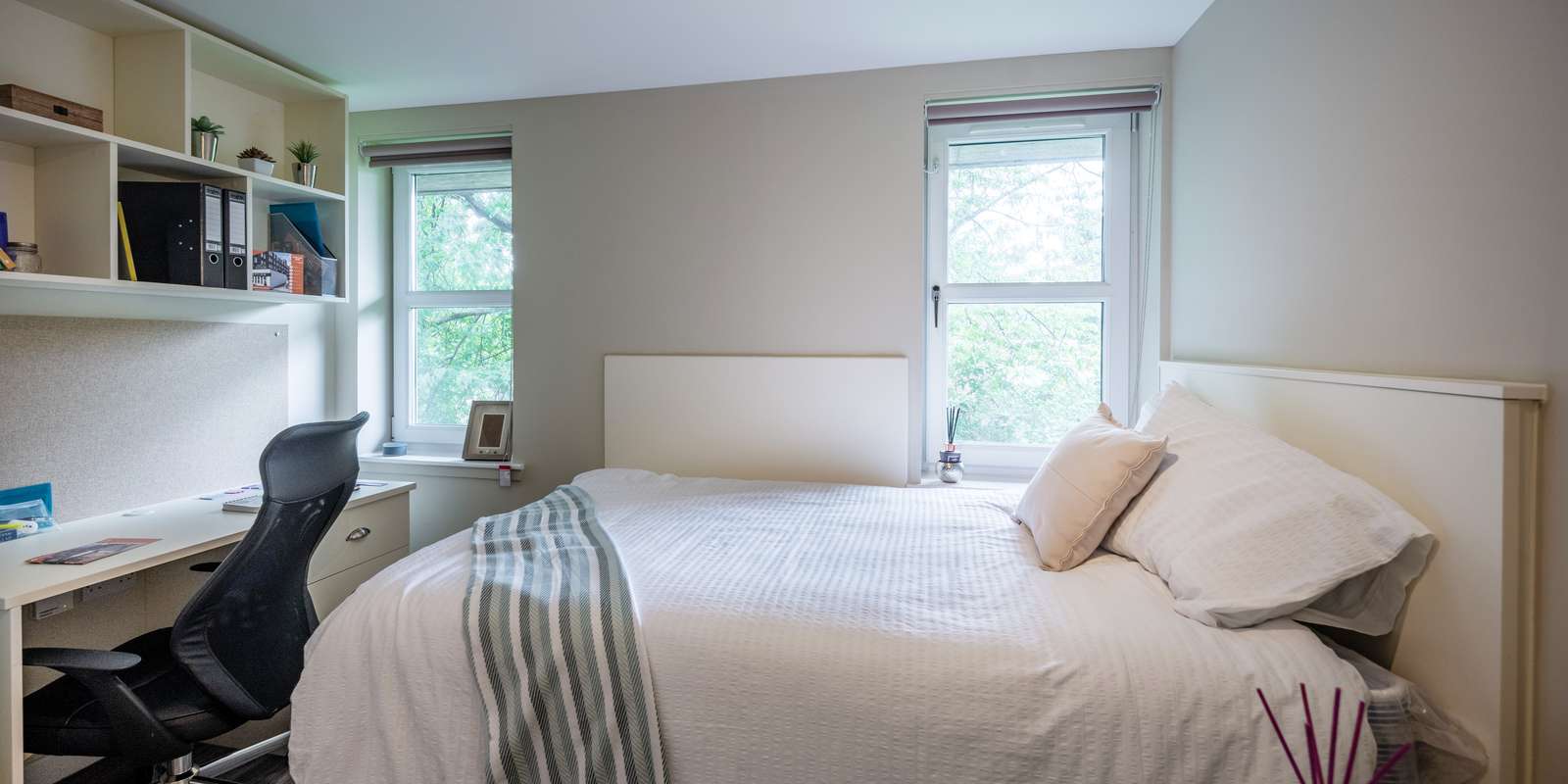 Non ensuite bedroom