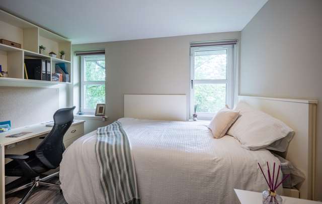 Non ensuite bedroom