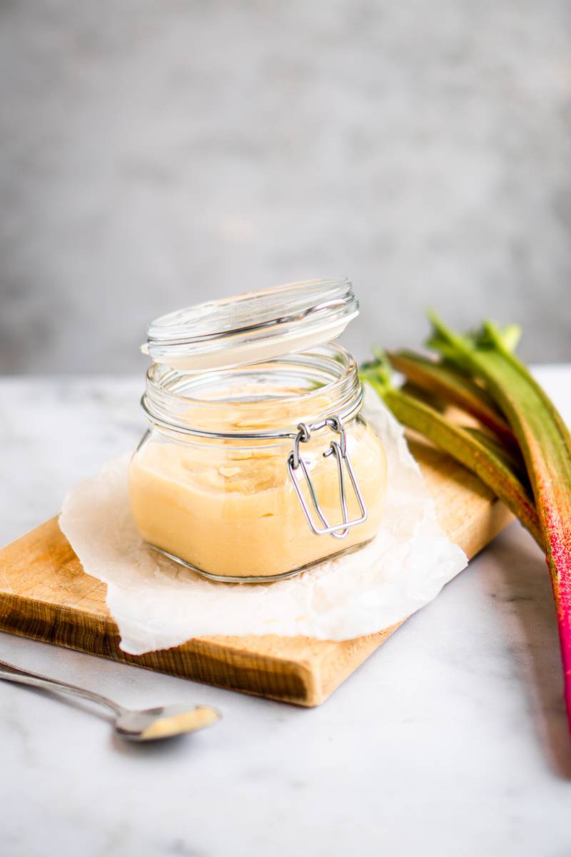 Rabarber curd (receptontwikkeling en foodfotografie)