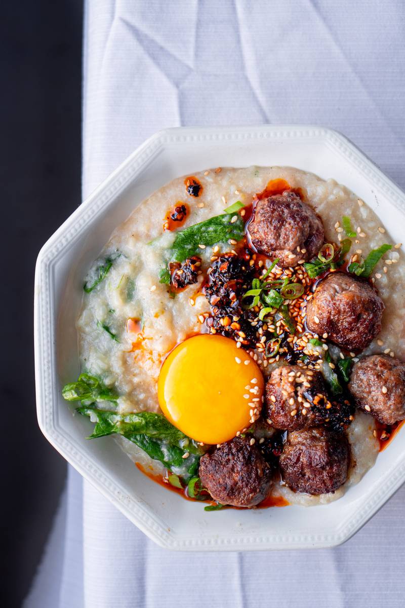 Congee met gehaktballetjes (Receptontwikkeling en roodfotografie voor njamtv)