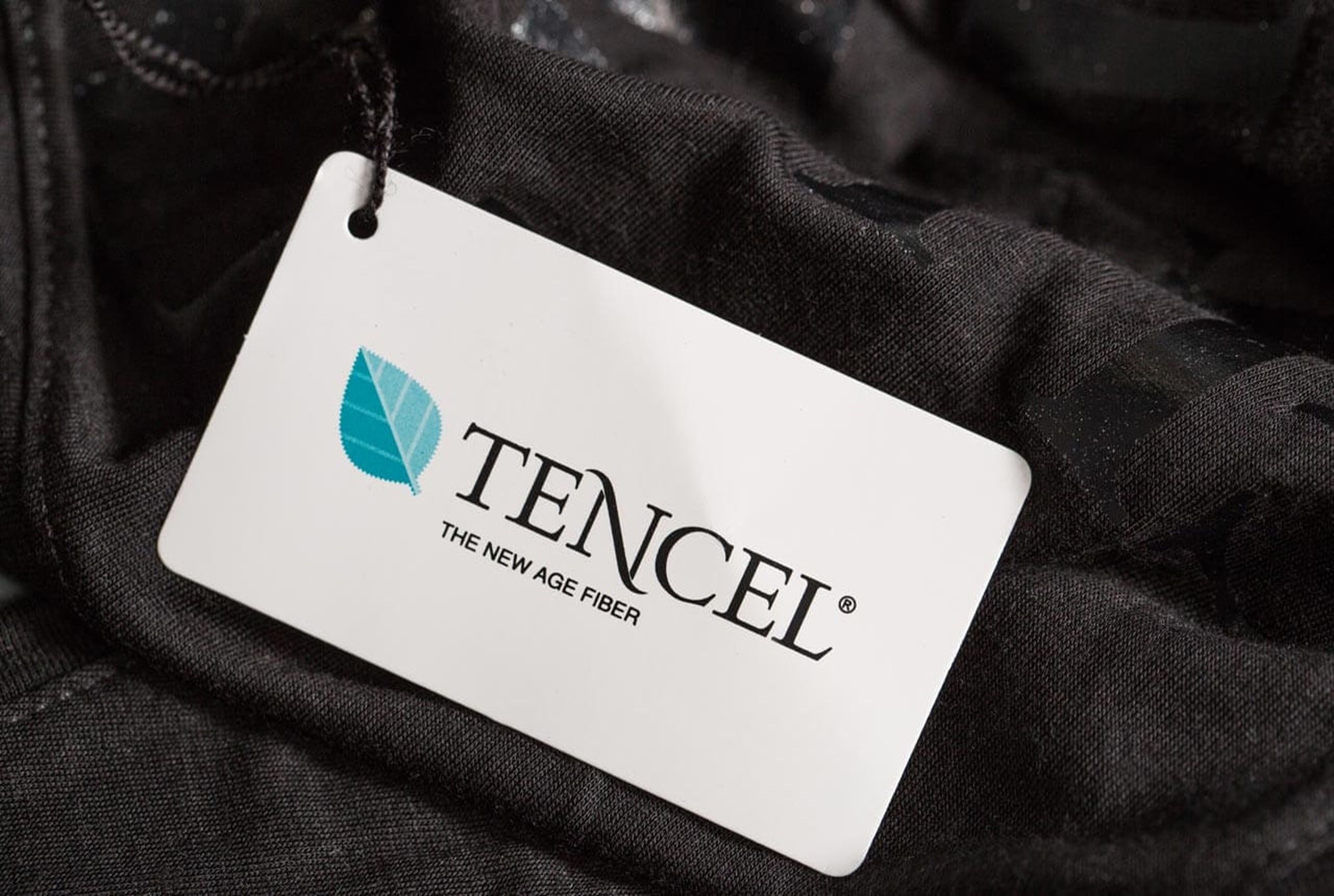 A hang tag the tells the fabric style 