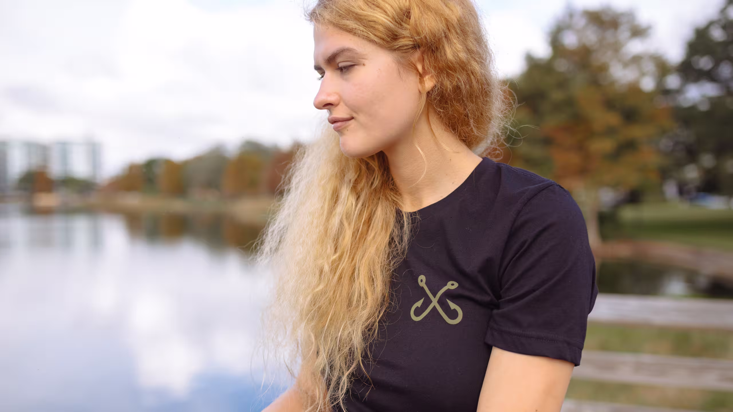women wearing a black t-shirt