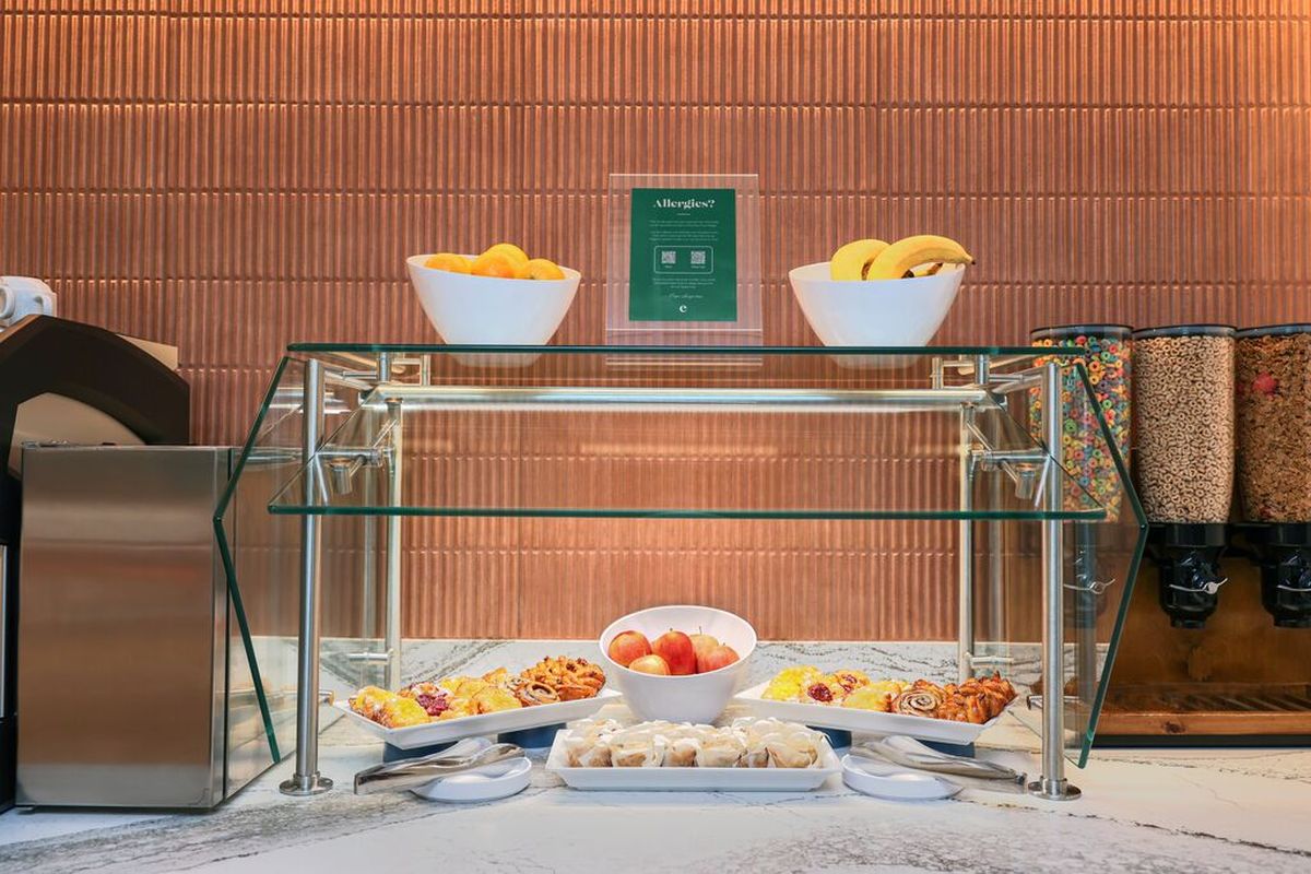 Tulsa Escape Lounge dining