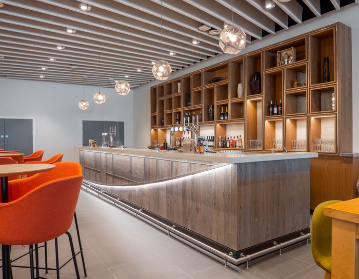 Manchester Airport Terminal 2 Escape Lounges bar