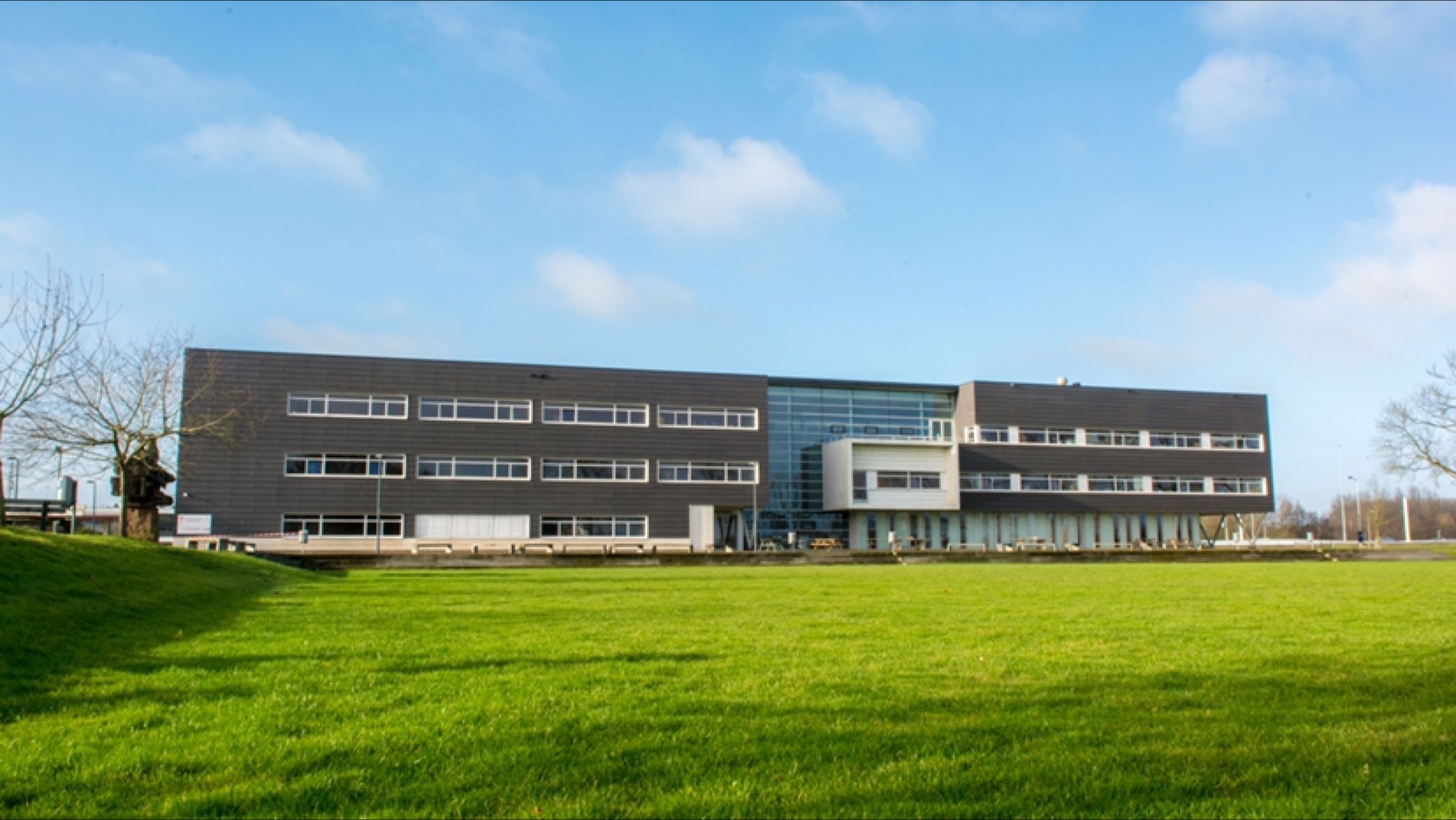 Gebouw van Sevenwolden Campus aan de Schans in Heerenveen