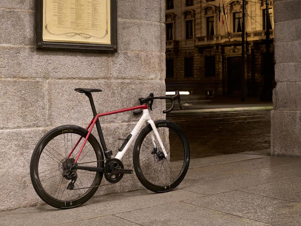 Questions? We’ll be pleased to give you the information you need. Colnago
