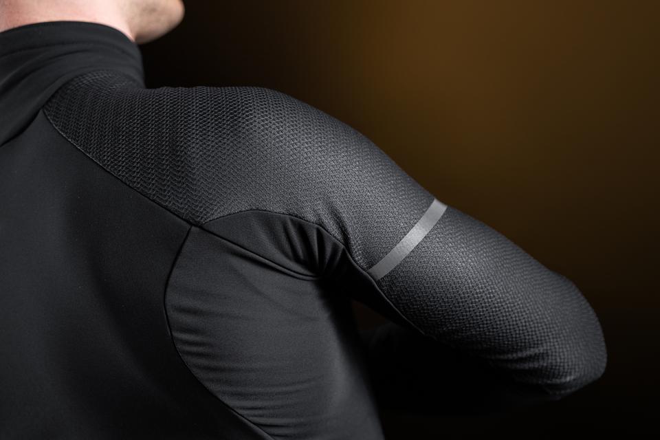 A combination of panels in different fabrics to perform even in the coldest temperatures Colnago