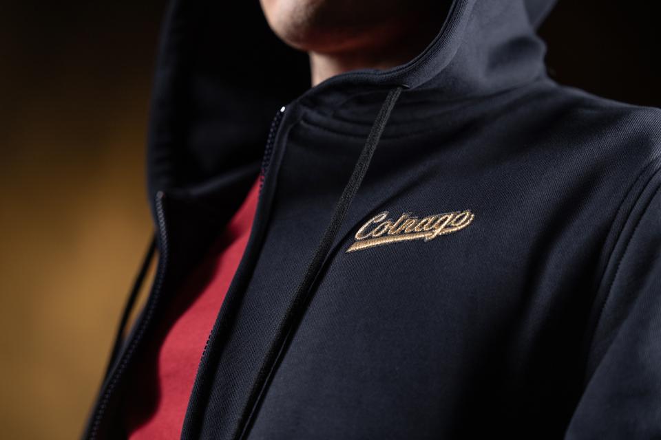 Bordado plano con el contorno de «Colnago» en el pecho Colnago