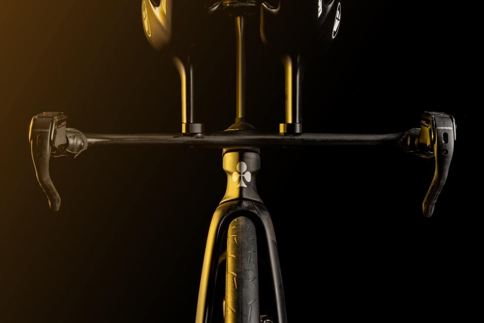 The TT2 introduces a narrower integrated cockpit, a redesigned fork and an exceptionally slim head tube profile - all developed to minimise drag through frontal exposure. Colnago