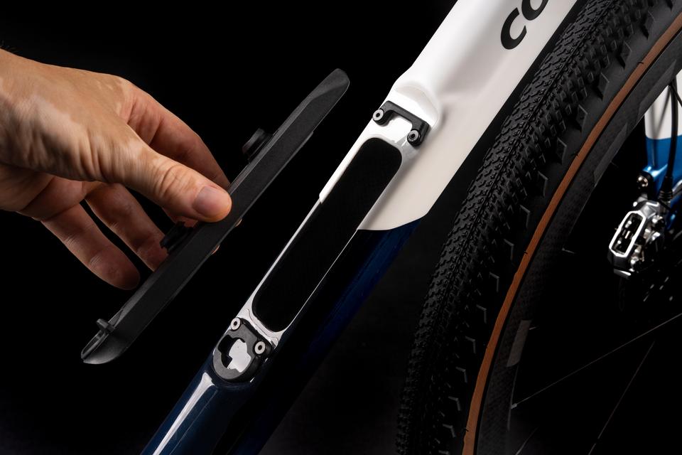 Das G5-X verfügt über ein integriertes Staufach im Unterrohr, in dem Sie eine Tasche mit Werkzeug und Ersatzteilen mitführen können. Colnago