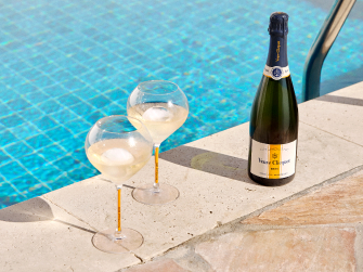 Piscine Style: Enjoy Champagne Over Ice | Veuve Clicquot & Moët