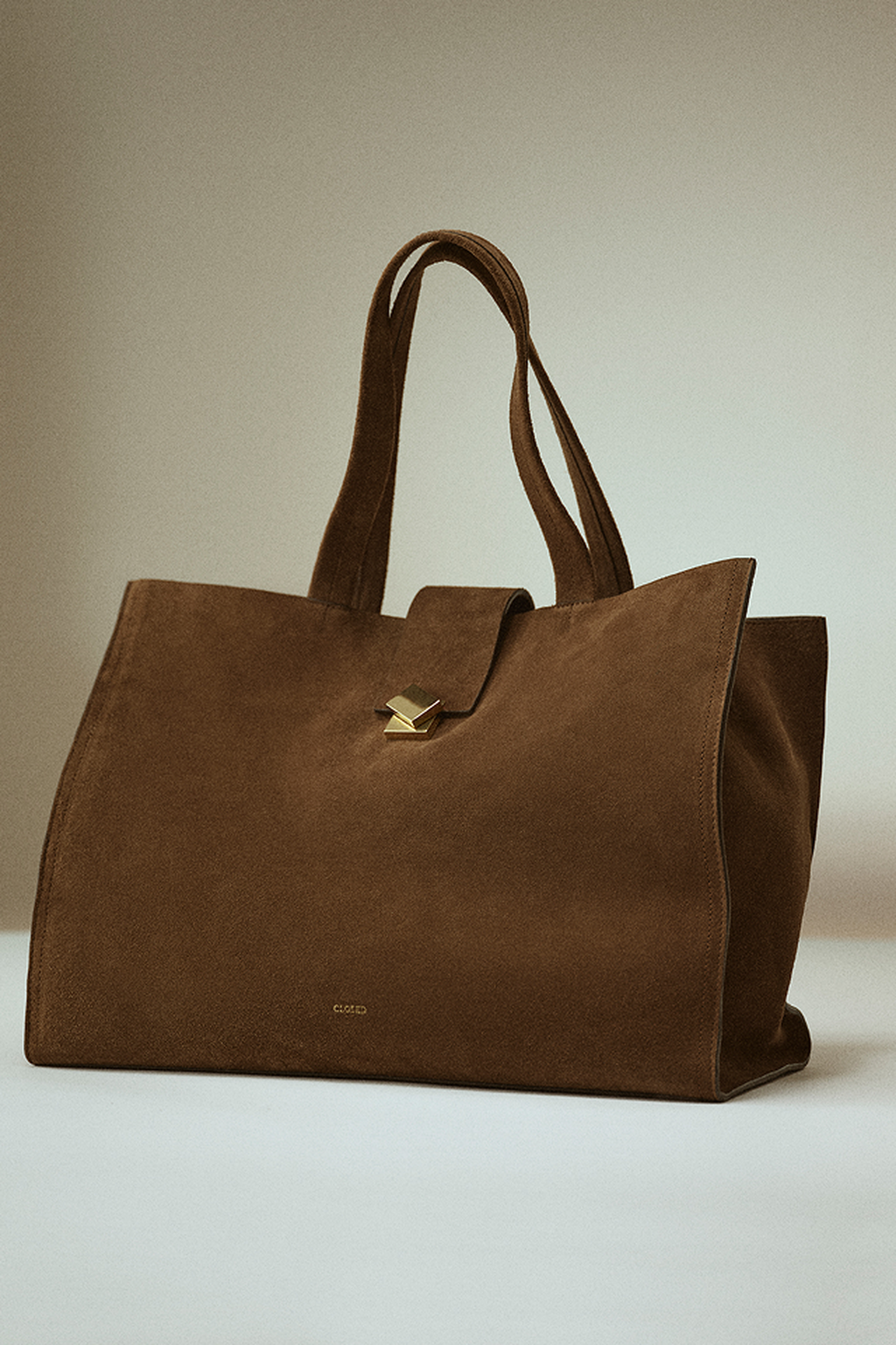 Closed leather bag