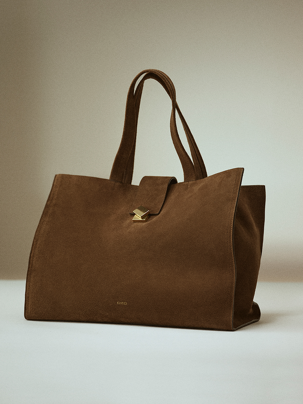 Closed leather bag