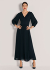 Dame mit schwarzem Plissee-Kleid