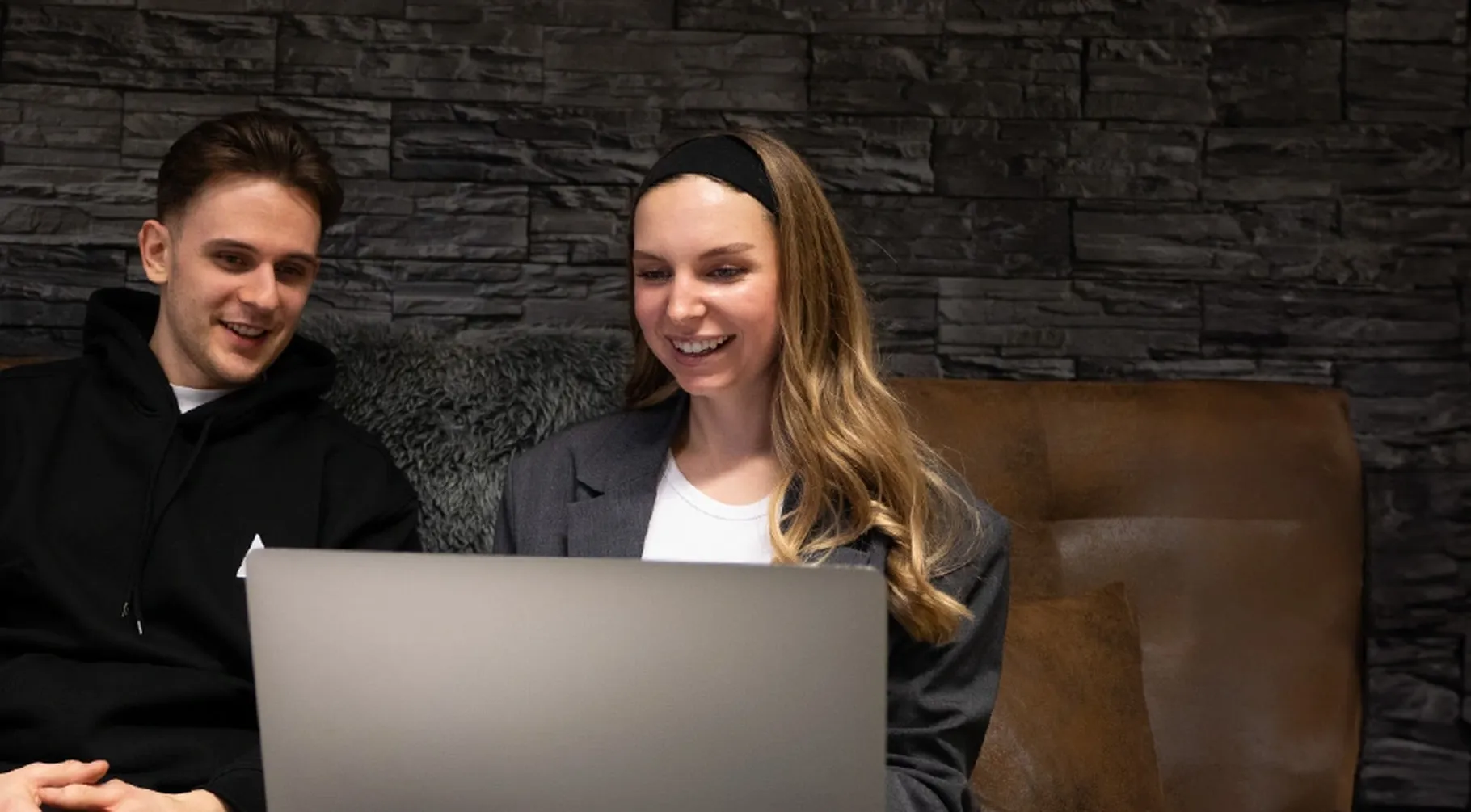 Luca Hollenbach und Janika Schneider