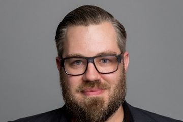 Headshot Evan Roth