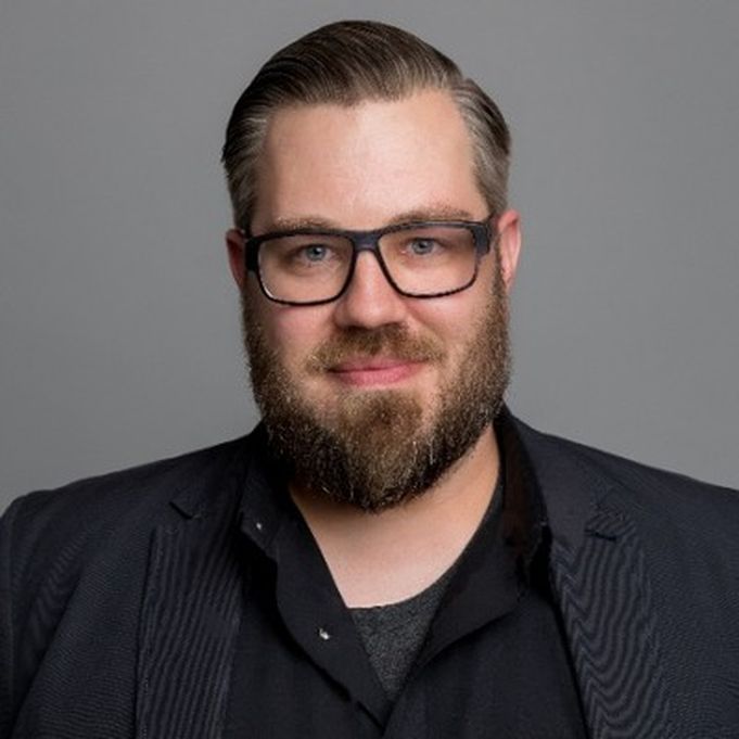 Headshot Evan Roth