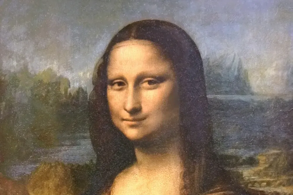top half of mona lisa in the louvre in paris