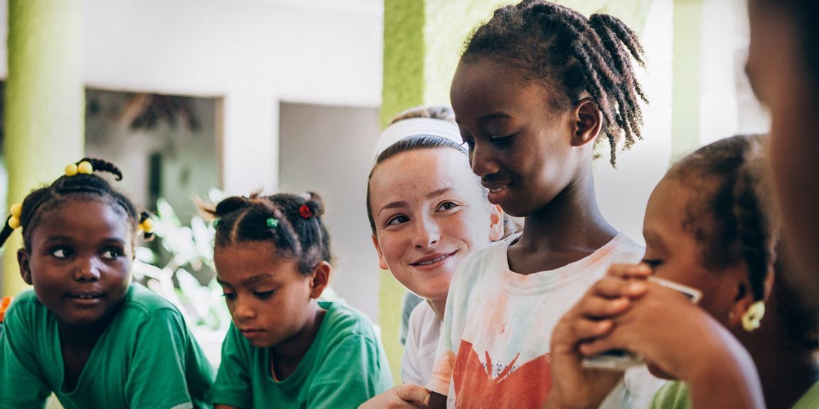 High school student teaching english in the DR