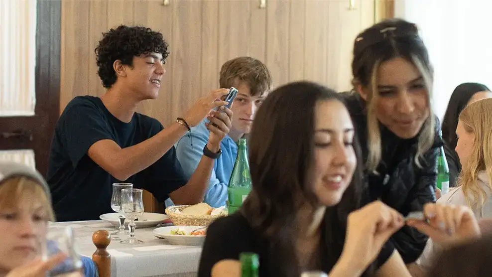 eating dinner in france