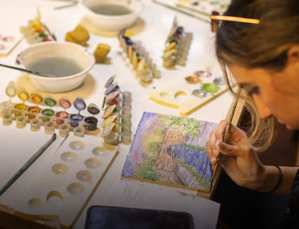 Traveler participating in Fresco painting workshop in Florence