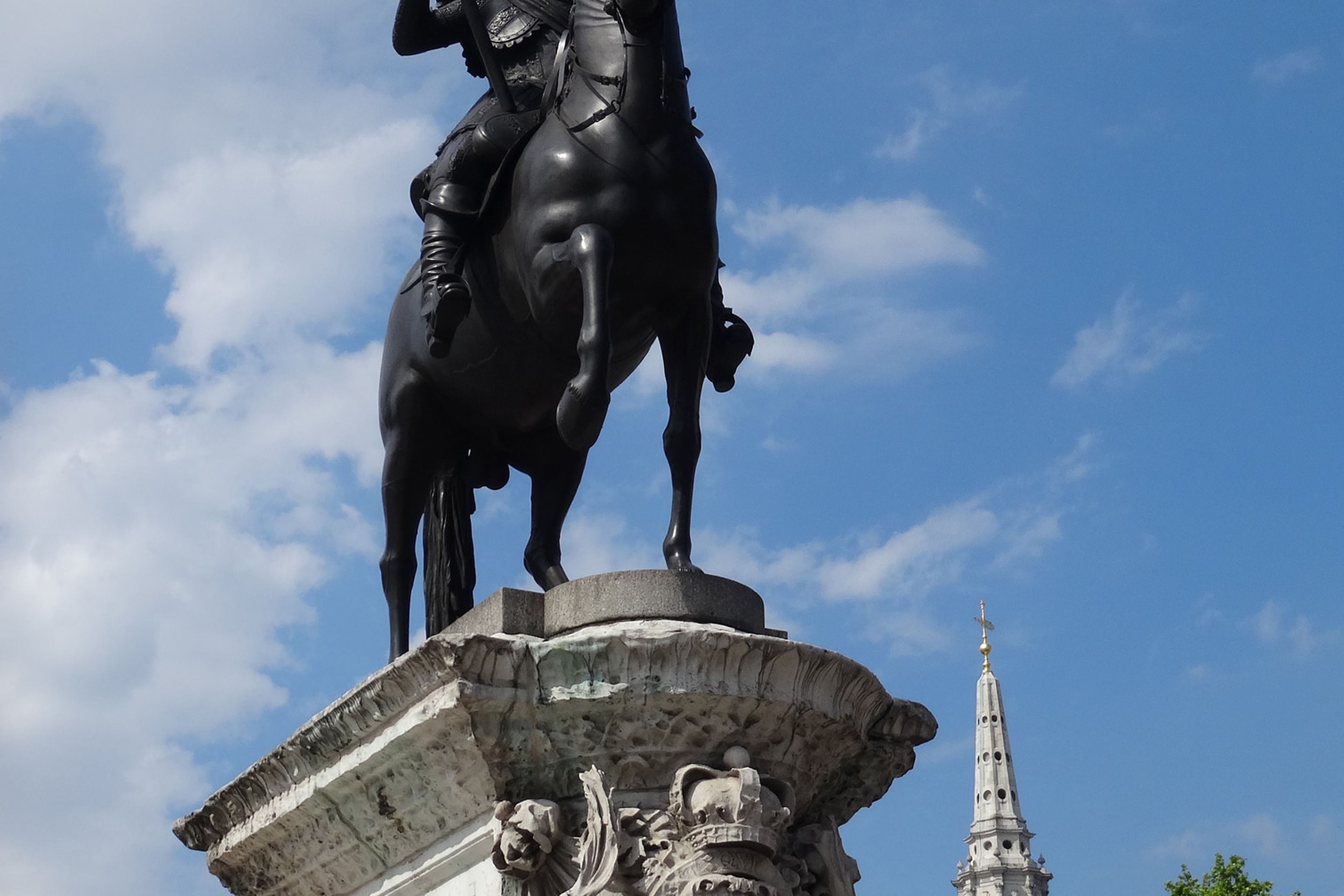 horse statue meaning of legs Charles Statue
