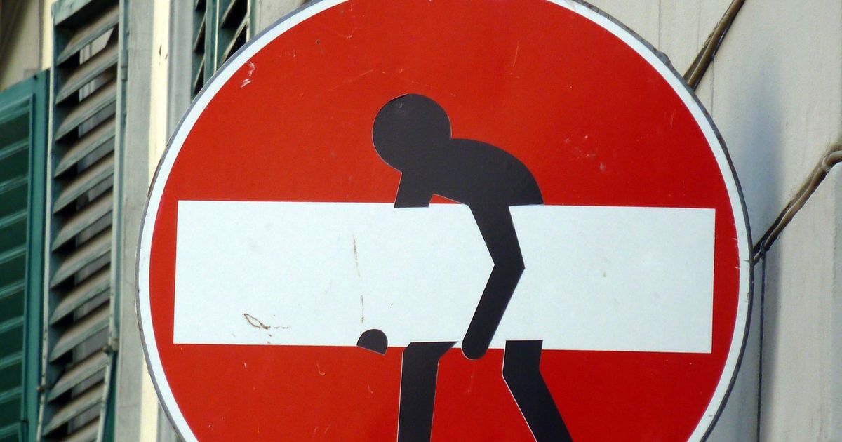 Altered Signs in Italy and France | EF Educational Tours