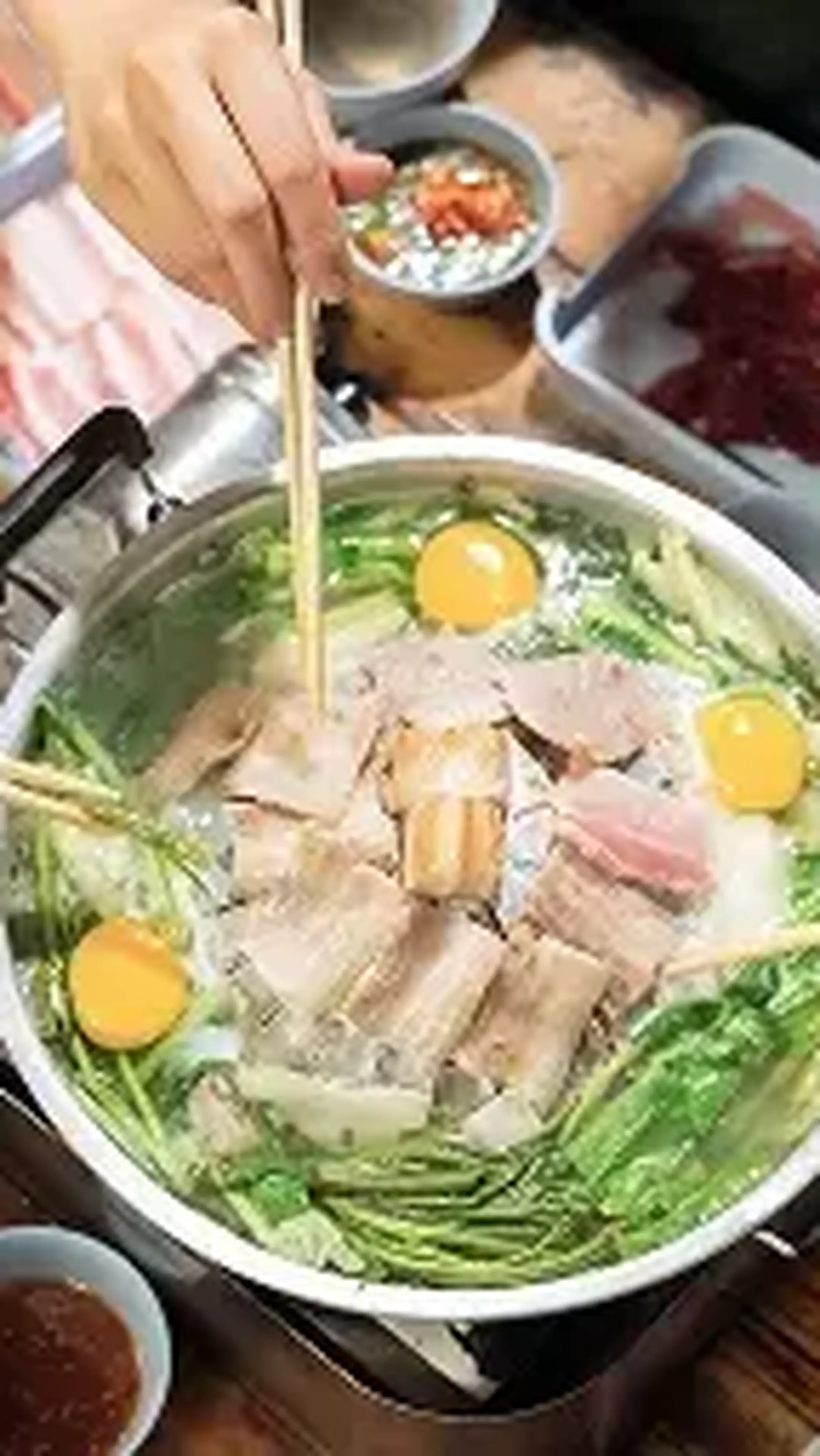 students sharing hot pot on an EF tour