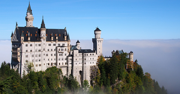 the psychological benefits of travel involve seeing big castles like this