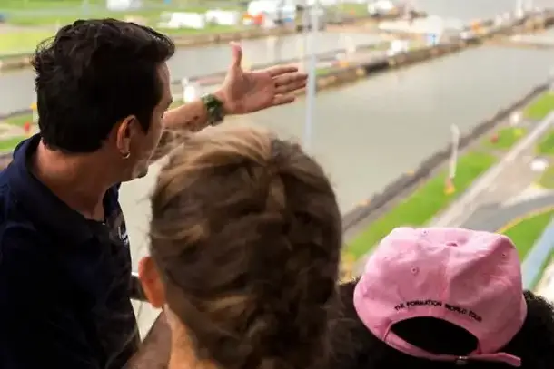 TD explaining to student at panama canal