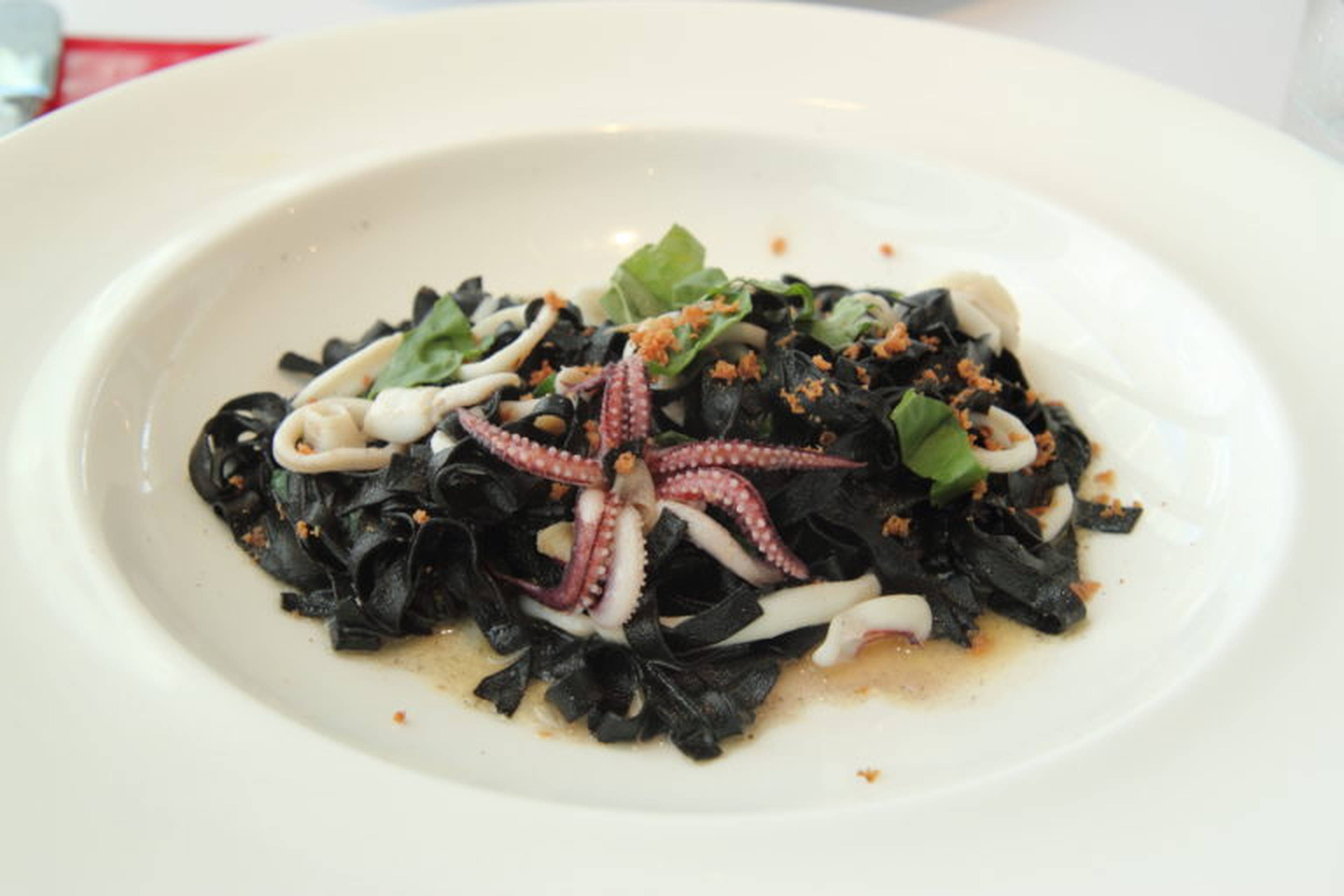 squid-ink-pasta-768x512