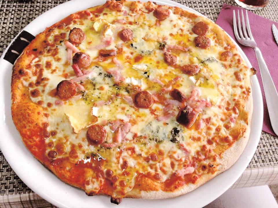 eating around the world: pizza is a must