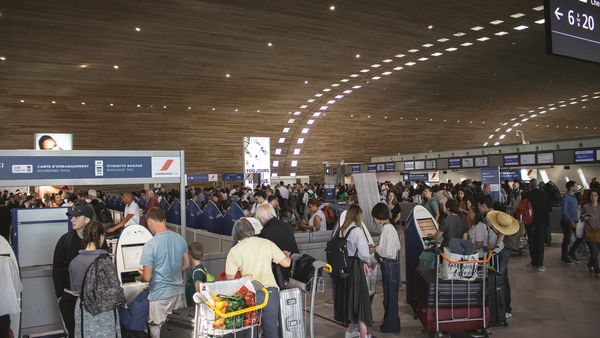 Securing the travel with digital identity and a new standard for airport travelers