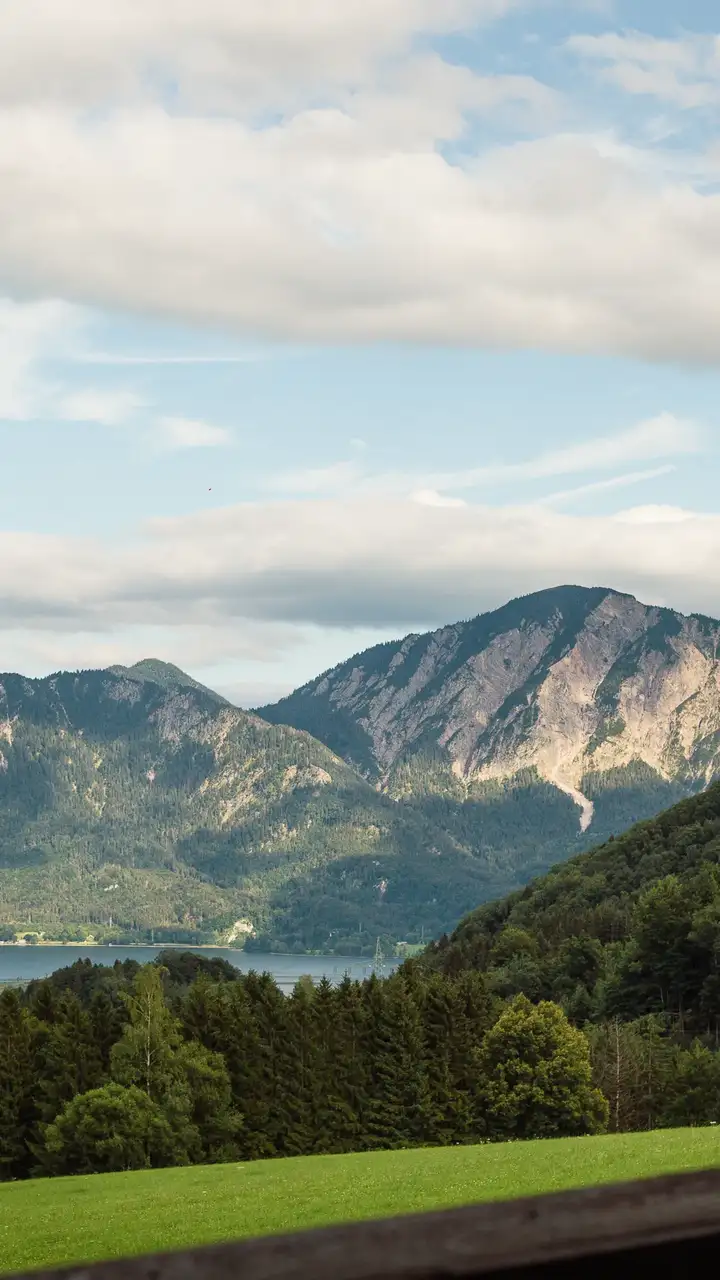 Camping Stellplatz an Bergen, See und Wald.