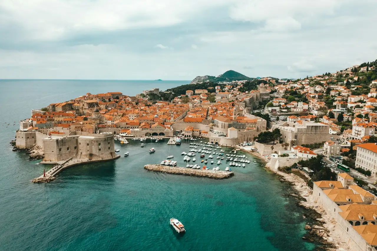 Blick auf Dubrovnik in Kroatien am Meer