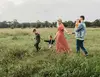 Familie auf einem Ferienhof