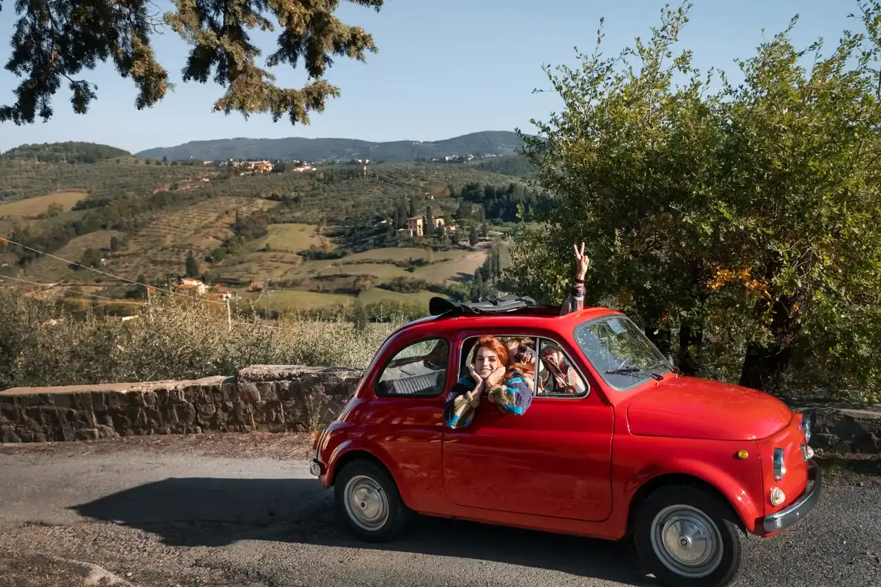 Roter FIAT in Italien mit Vignette