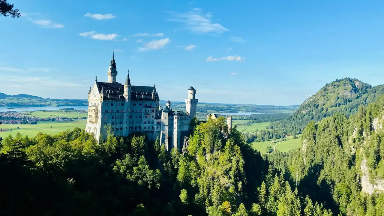 Schloss Neuschwanstein bei Sonnenschein