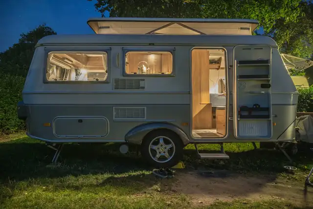 Beleuchtetes Reisemobil