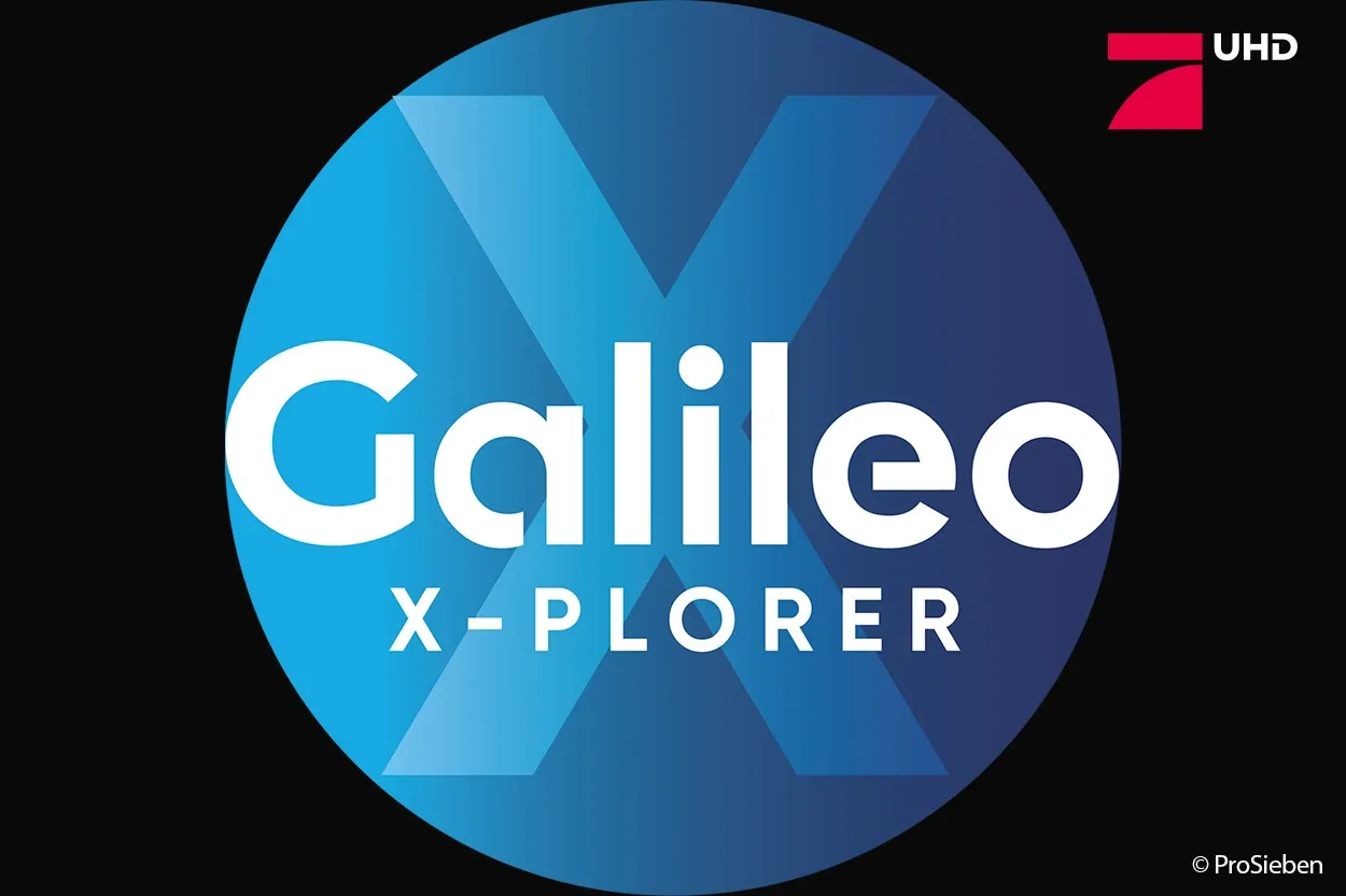 Logo mit dem Schriftzug „Galileo X-PLORE“ in Weiß über einem großen blauen „X“ auf einem kreisförmigen Hintergrund mit Farbverlauf. ProSieben-UHD-Logo in der Ecke.