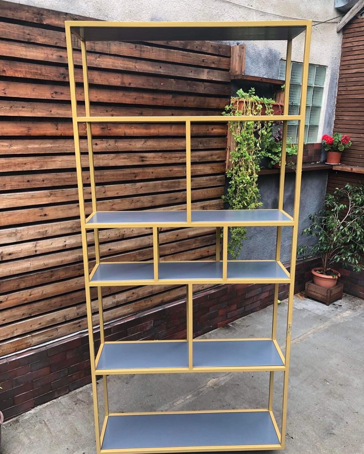 Stand Case