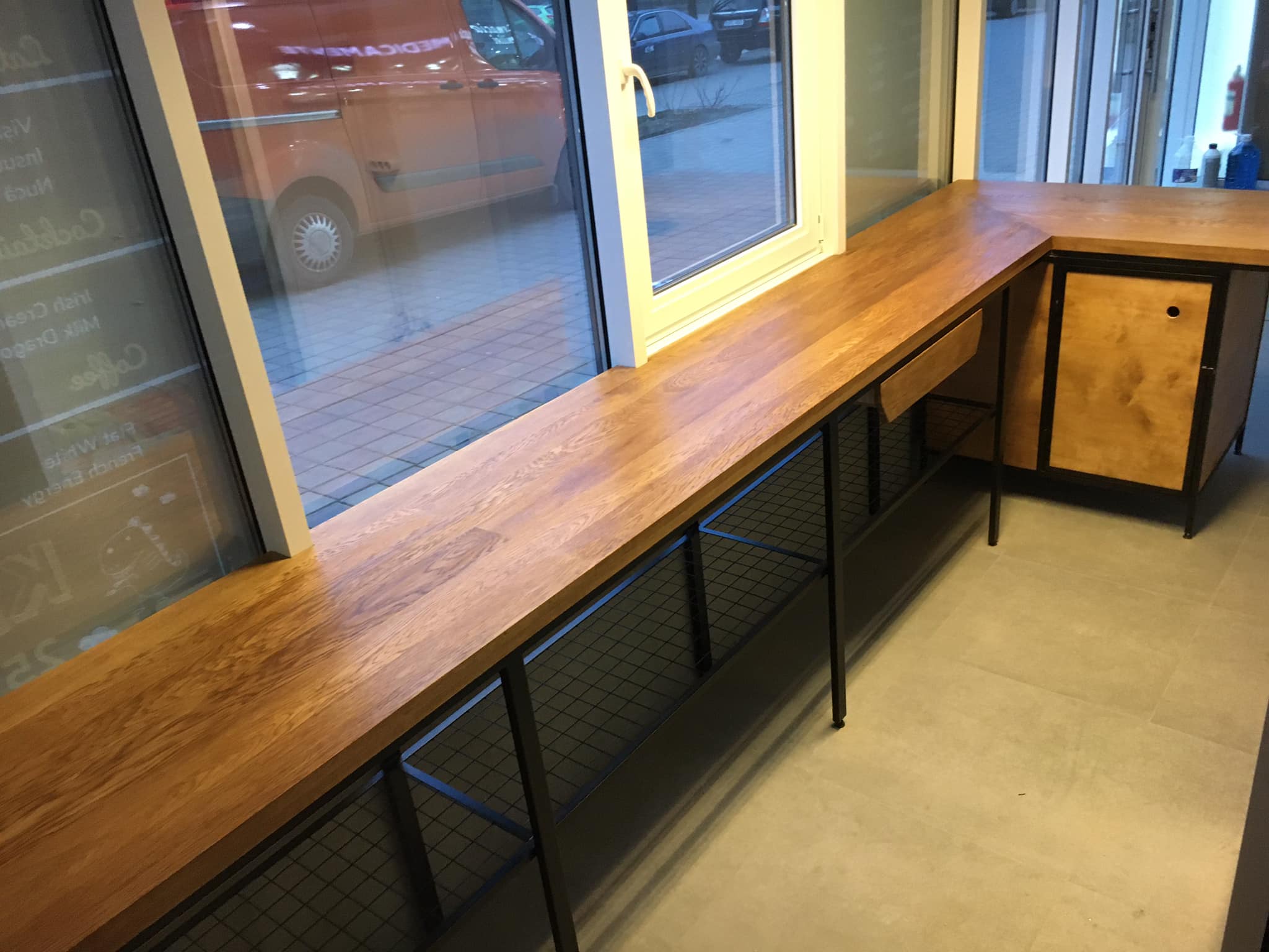 Bar Table