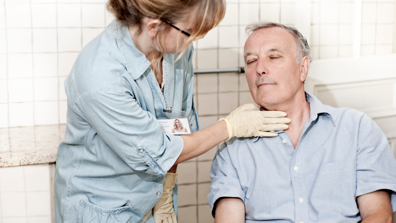 Disfagia: sintomi, cause, cure e quando preoccuparsi Disfagia: sintomi, cause, cure e quando preoccuparsi