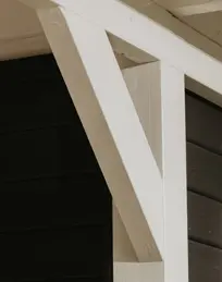 Detail van de constructie van een buitenverblijf