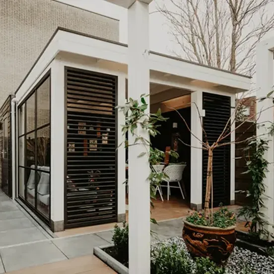 zwart wit buitenverblijf