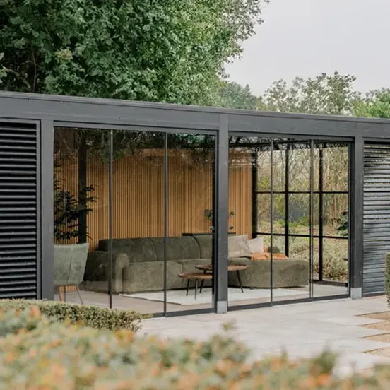 Strak modern buitenverblijf