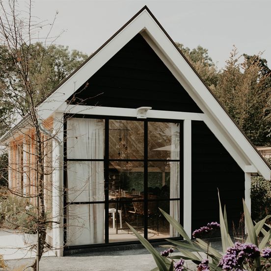 Zwart witte kapschuur