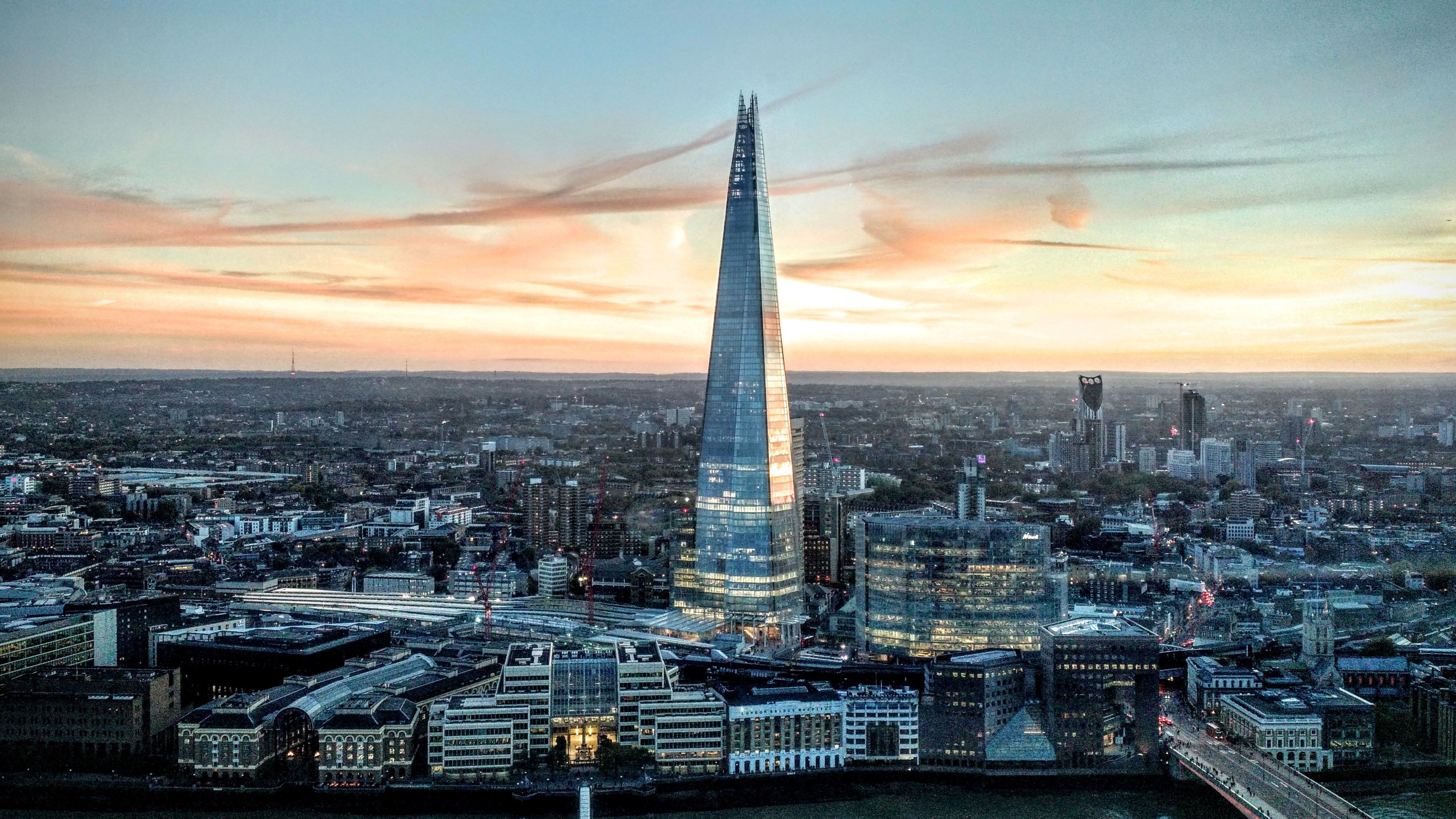 https://a.storyblok.com/f/270183/1739503/f5d809872b/london.jpg
