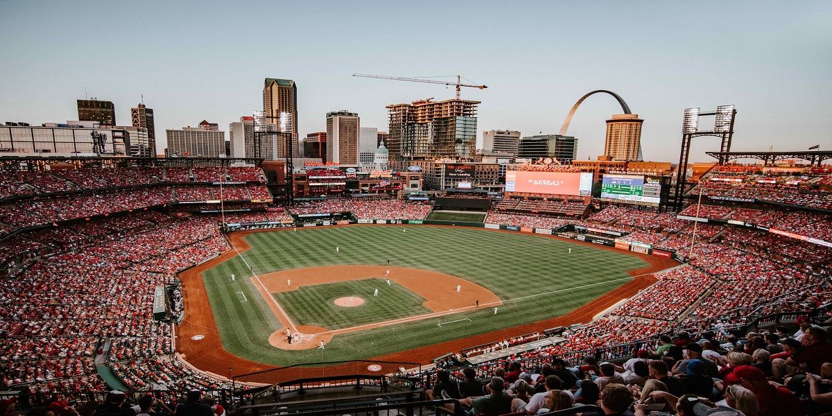 https://a.storyblok.com/f/270183/420215/91a82231a2/st-louis-1.jpg