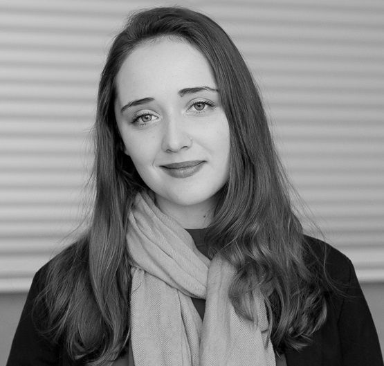 https://a.storyblok.com/f/270183/555x529/ef34085c58/kamila-banecka.jpg